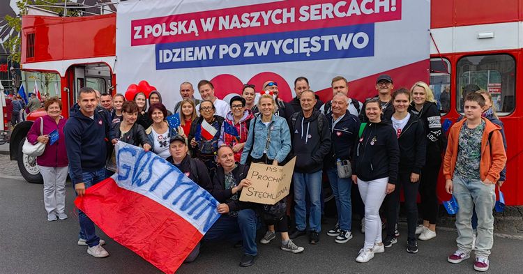 Mieszkańcy Gostynina na Marszu Miliona Serc. Donald Tusk wspomniał o Gostyninie [ZDJĘCIA]