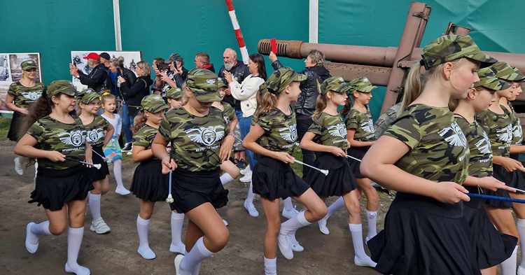 Mażoretki, motocykle i polski drób [ZDJĘCIA]