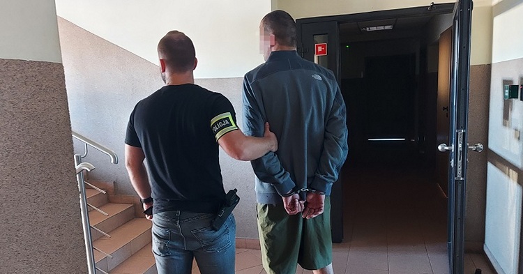 33-latek chciał ukraść drogi alkohol. Przy ujęciu zaatakował ochroniarza