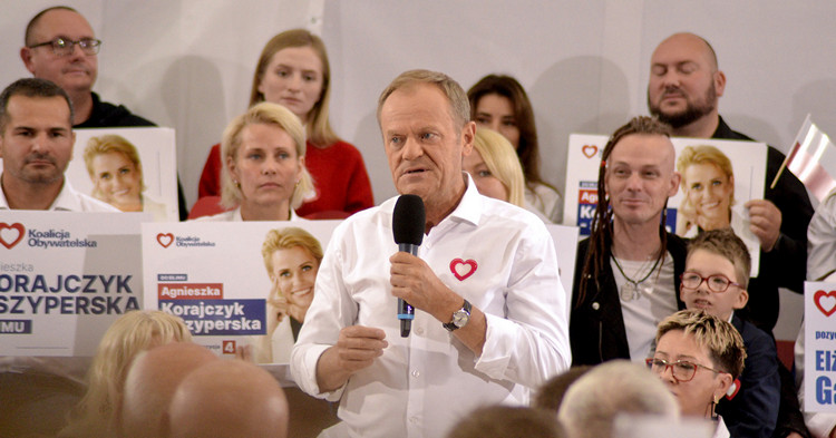 Minął tydzień: powieść ucznia LO, wojskowe cysterny i problemy z paliwem oraz donald Tusk w Płocku