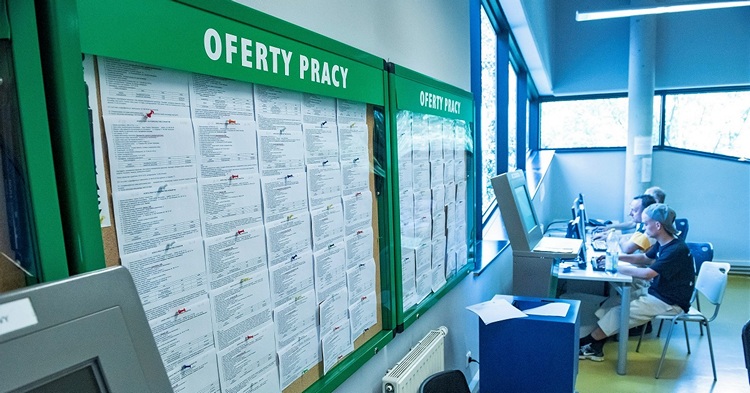 Coraz mniej pracodawców zgłasza oferty do wspólnej bazy urzędów pracy