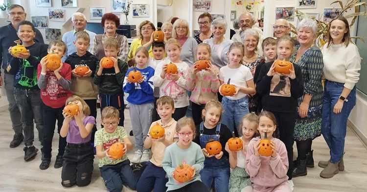 Warsztaty Dyniowe w Klubie Seniora „Parostatek” [ZDJĘCIA]