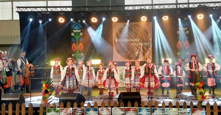 17. Festiwal Folkloru i Kultury Ziemi Kujawskiej i Mazowieckiej „od Kujawiaka do Oberka” [ZDJĘCIA]