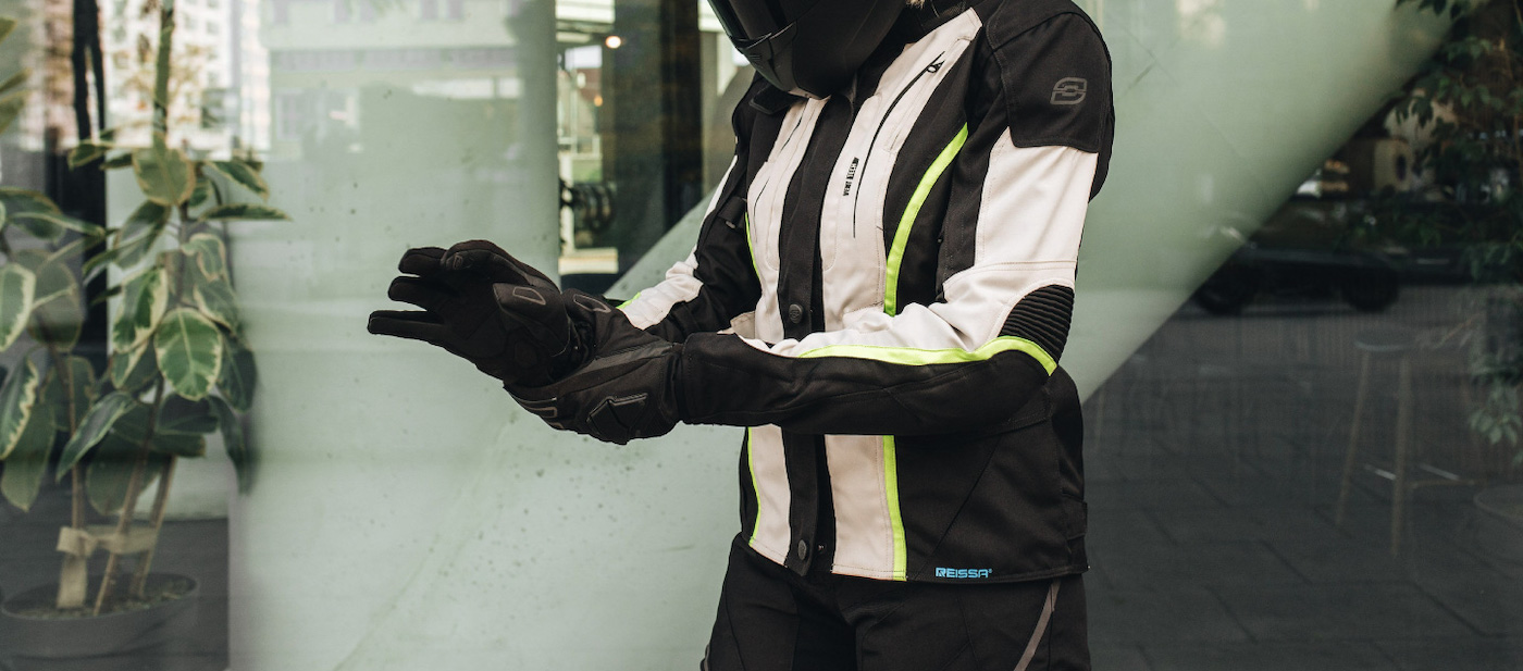 Jakie rękawice turystyczne motocyklowe sprawdzą się w niskich temperaturach? Najlepsze rozwiązania na okres jesienno-zimowy!