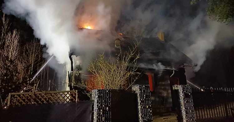 Strażacy gasili pożar domu w Brwilnie Dolnym [ZDJĘCIA]