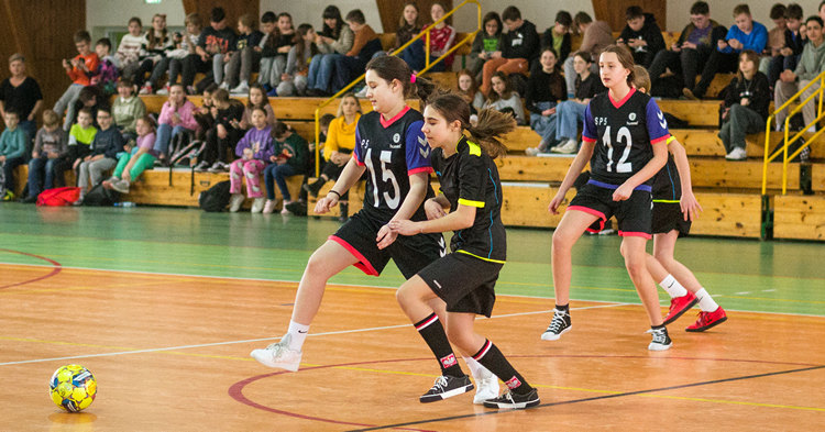 SP5 najlepsza w piłkarskich zawodach dziewcząt [ZDJĘCIA+WYNIKI]