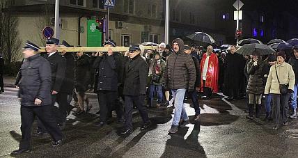 W Deszczu Ulicami Miasta Przeszła ...