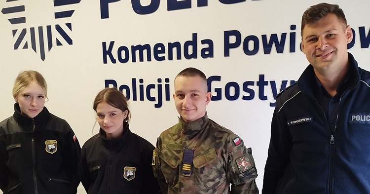 Wspólny patrol dzielnicowego z uczniami klasy mundurowej LO PUL [ZDJĘCIA]