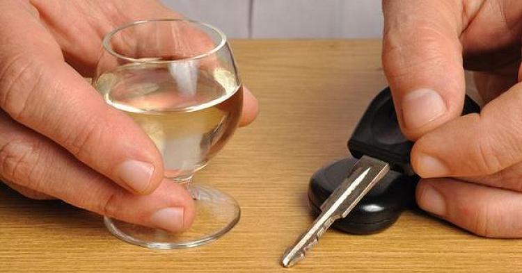 Pijany 39-latek wjechał w policyjny radiowóz. To były funkcjonariusz gostynińskiej komendy