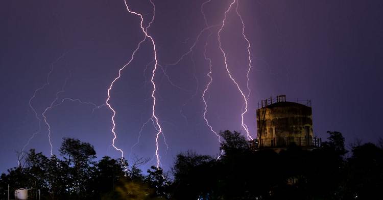 Burze z gradem nad Gostyninem: IMGW wydało ostrzeżenie