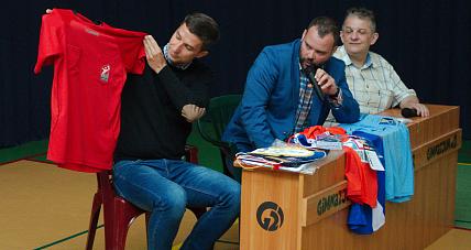 Sędziowie Przy Stoliku U ...