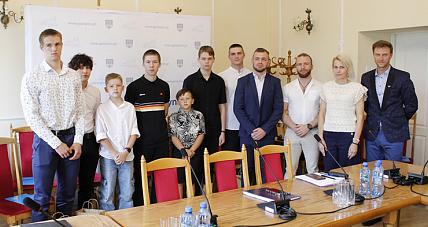 Radny łukasz Flejszer Nagrodził Z...