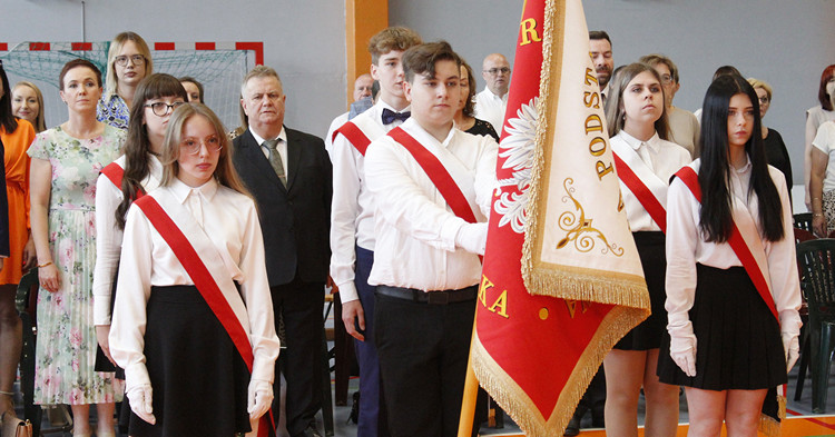 Uroczyste pożegnanie absolwentów w SP nr 3 w Gostyninie [ZDJĘCIA]