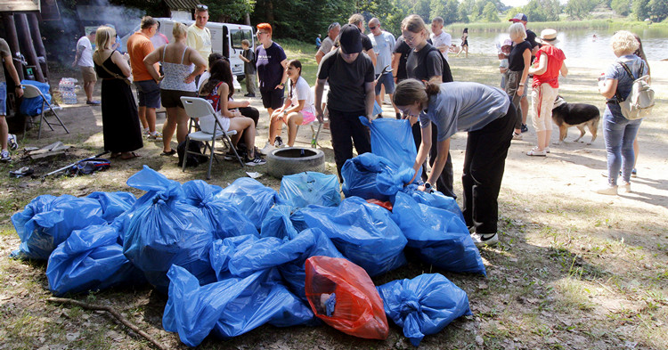 Sobotnia akcja sprzątania Dybanki [ZDJĘCIA+VIDEO]
