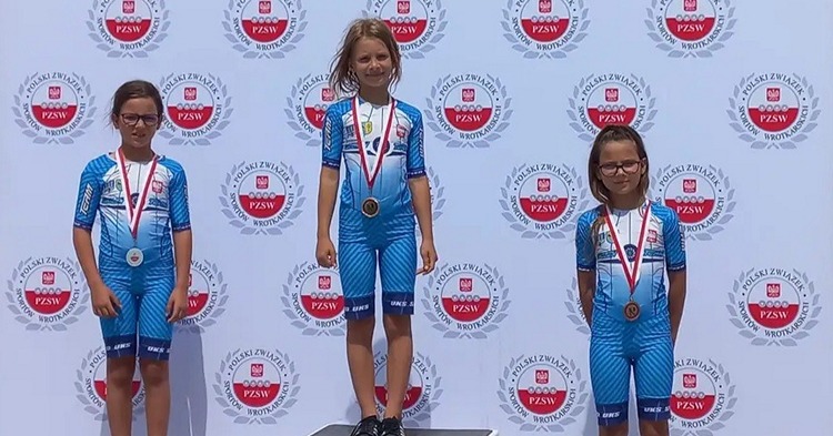 Maja Iwańska i siostry Deroń z medalami Ulicznych Mistrzostw Polski wrotkarstwa szybkiego – Wrocław 29-30.06.2024 r.