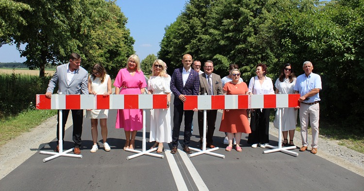 Uroczyste otwarcie przebudowanej drogi powiatowej w Korzeniu [ZDJĘCIA]