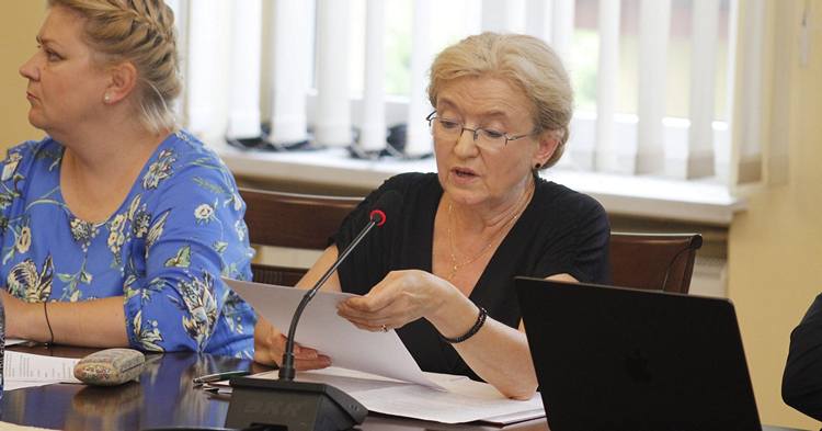 Na sesji o działalności Powiatowej Biblioteki i nowym stanowisku dla Grzegorza Raciborskiego [ZDJĘCIA]