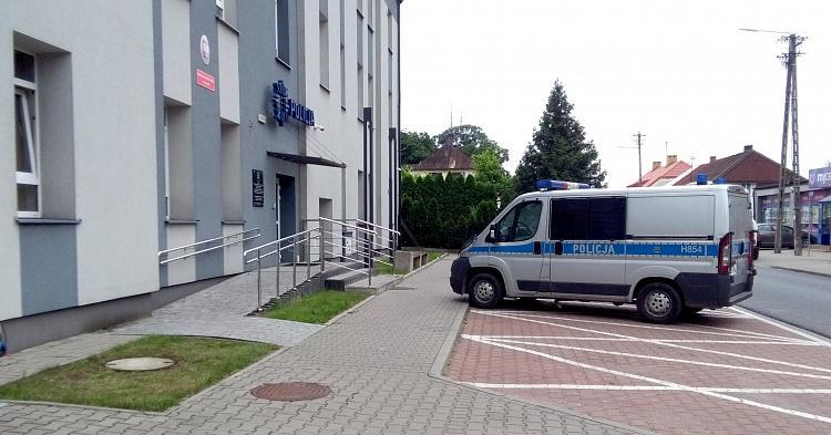 Oszuści dzwonią nocą. Jak rozpoznać fałszywego policjanta?