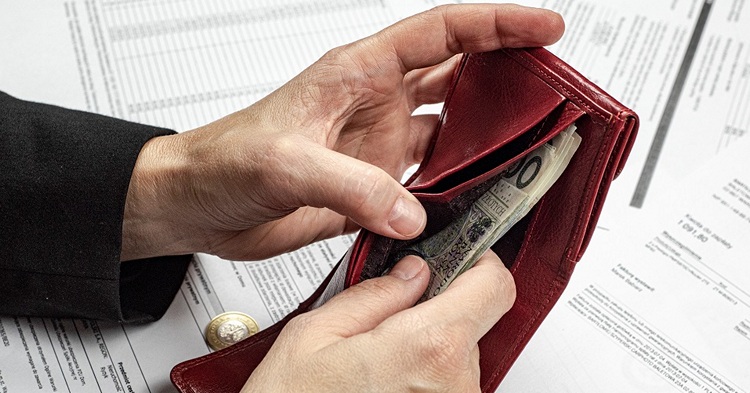 Polacy wciąż nie bardzo rozumieją umowy kredytowe, które podpisują. Większość chce ich uproszenia