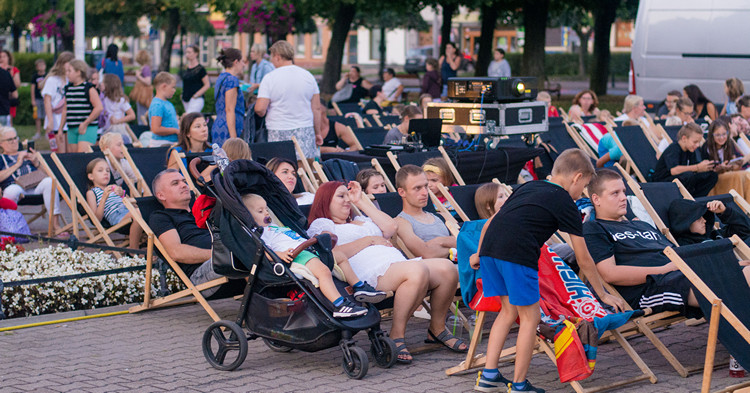 Seans pod Ratuszem. Gostynin żegna lato kinem plenerowym [ZDJĘCIA]