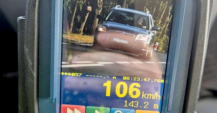 Niebezpieczna jazda po gm. Gostynin. Kierowca bez prawa jazdy przez trzy miesiące po drastycznym przekroczeniu prędkości