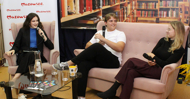 X Noc Bibliotek w Gostyninie. Wieczór z Doktor Book i Igorem Adamczykiem [ZDJĘCIA]