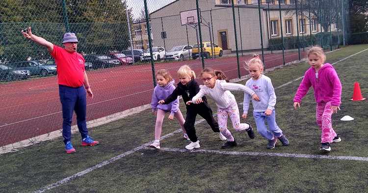 Biegowe emocje w SP3 Gostynin [ZDJĘCIA]