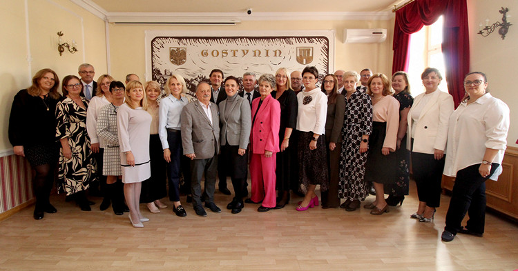 Burmistrz nagrodziła nauczycieli z okazji Dnia Edukacji Narodowej [ZDJĘCIA]