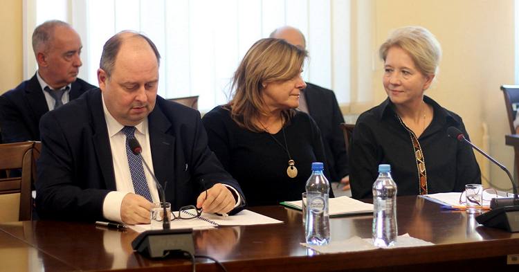 Obrady Rady Powiatu. Zespół Szkół im. Marii Skłodowskiej-Curie z dotacją 760 tys. zł z UE [ZDJĘCIA]