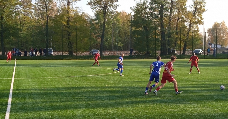 Porażka z Narwią po golach Kolumbijczyka i Wenezuelczyka