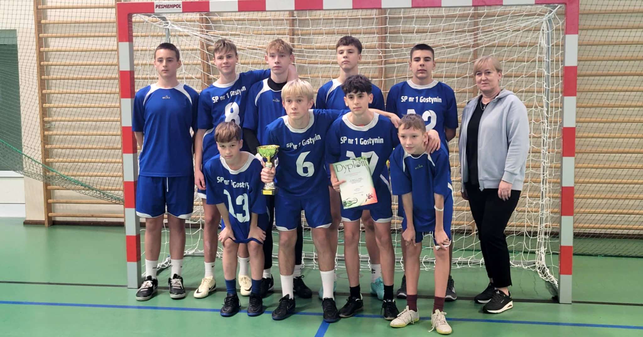 SP 1 Gostynin mistrzem powiatu w halowej piłce nożnej [ZDJĘCIA]