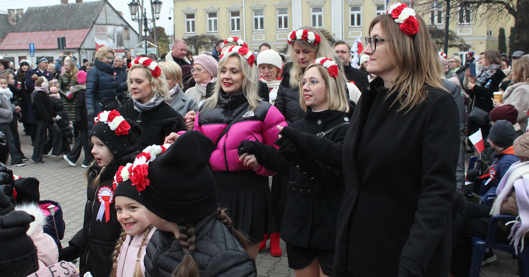 Patriotycznie i kolorowo. Kilkaset osób świętowało gostynińskie obchody Święta Niepodległości [ZDJĘCIA]