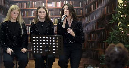 Młode Głosy I Dojrzałe We...