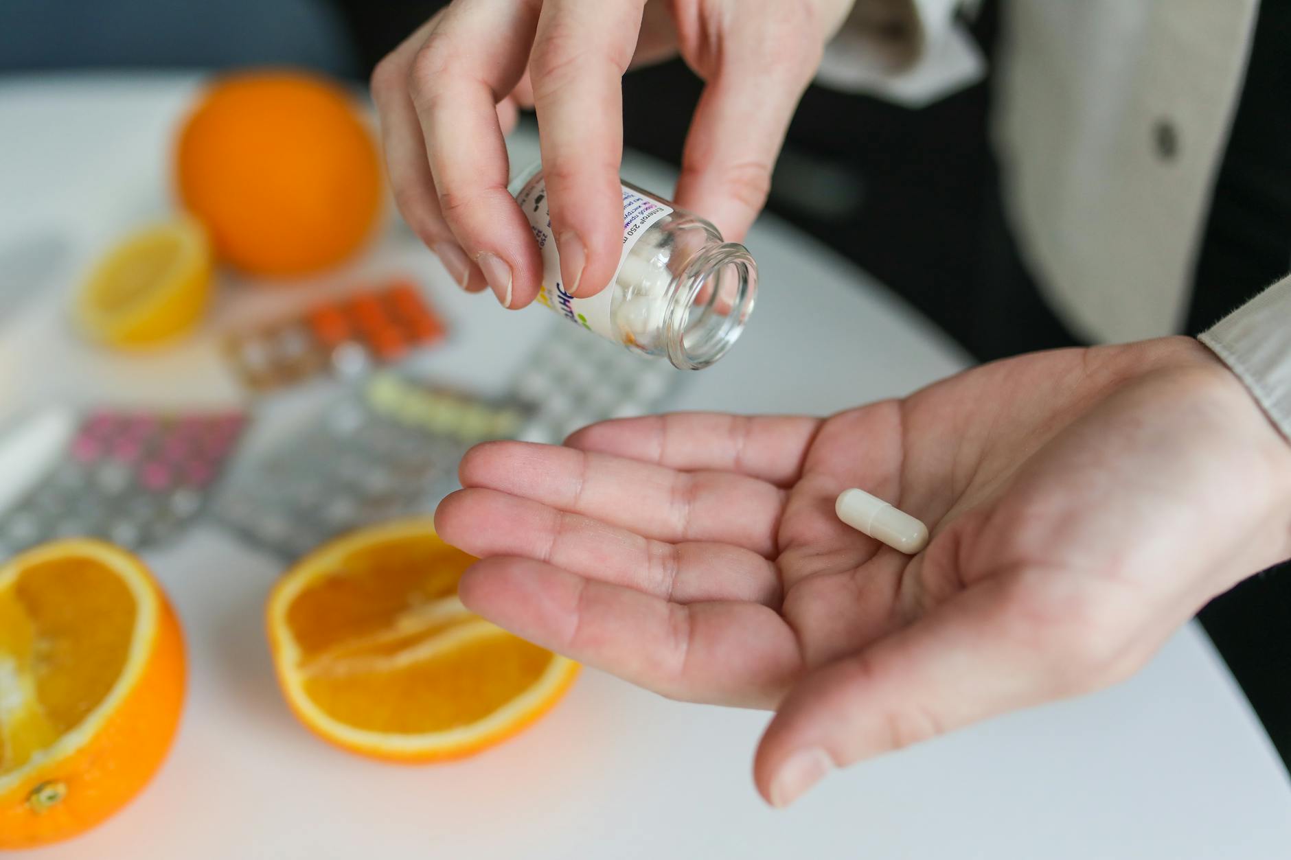 Suplementy wspomagające regulację gospodarki hormonalnej - co należy wiedzieć?