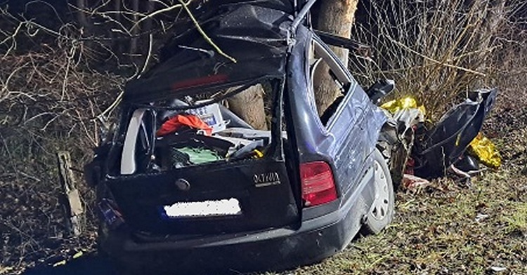 3 osoby poniosły śmierć. Tragiczny wypadek w Skokach [ZDJĘCIA]