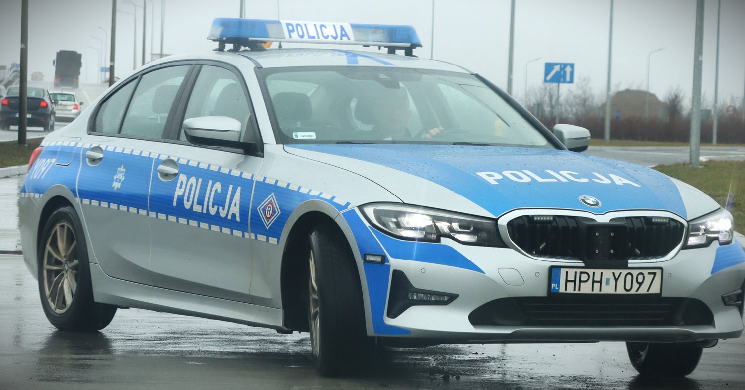 Ryzykowna jazda bez prawa jazdy w Gostyninie. 20-latek zatrzymany przez policję