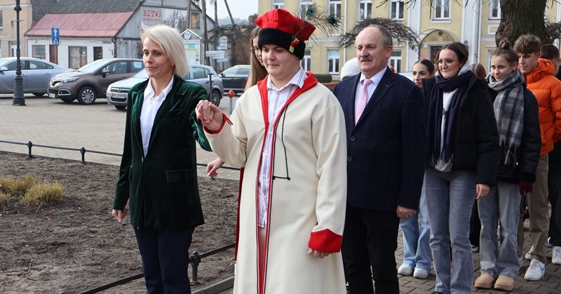 W rytmie Poloneza przez gostyniński rynek [ZDJĘCIA]