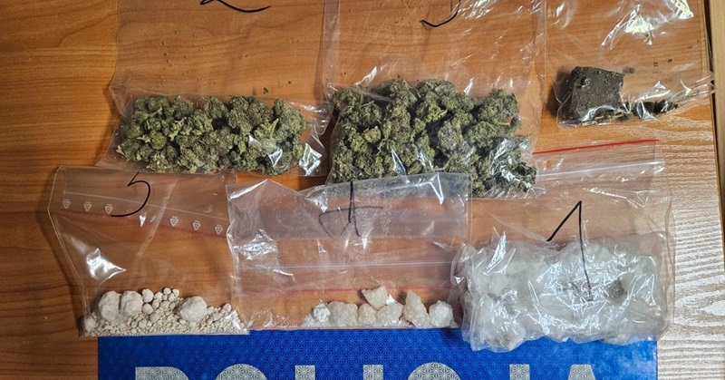 Narkotyki za kierownicą BMW. Policja zatrzymała dwóch recydywistów [ZDJĘCIA]