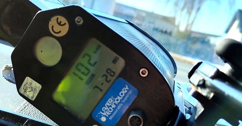 102 km/h w terenie zabudowanym! Pirat drogowy ukarany wysokim mandatem