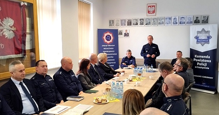 Roczna odprawa w gostynińskiej policji. Analiza stanu bezpieczeństwa i podziękowania za służbę [ZDJĘCIA]
