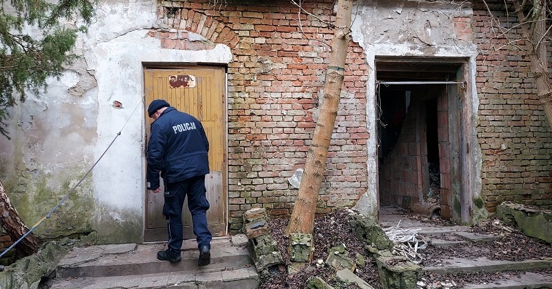 „Nie bądź obojętny” – wspólne działania dzielnicowego oraz pracowników GOPS w Pacynie na rzecz osób samotnych