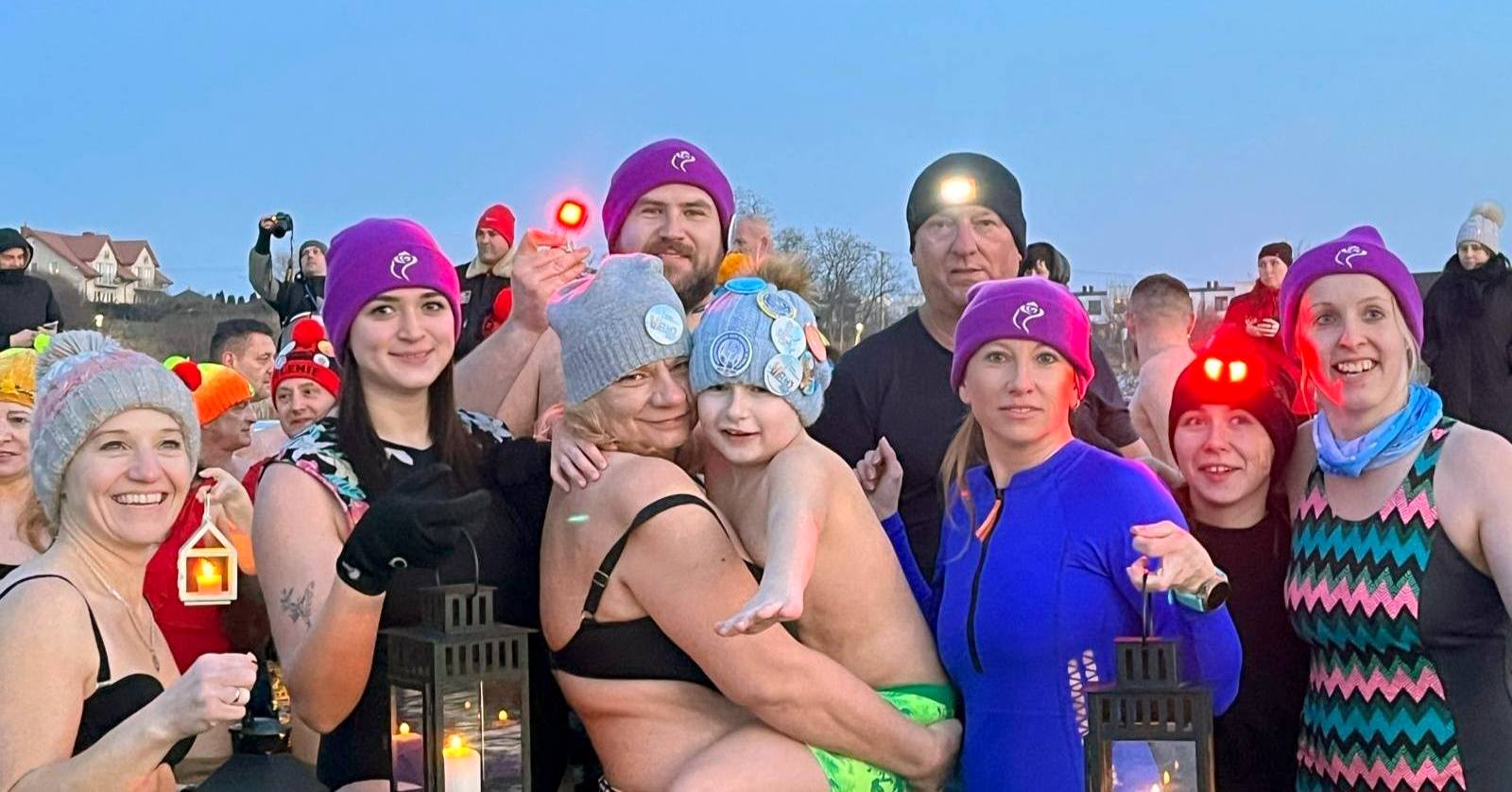 Charytatywne morsowanie. Morsy Kutno w akcji dla Adasia i Kubusia [ZDJĘCIA+VIDEO]