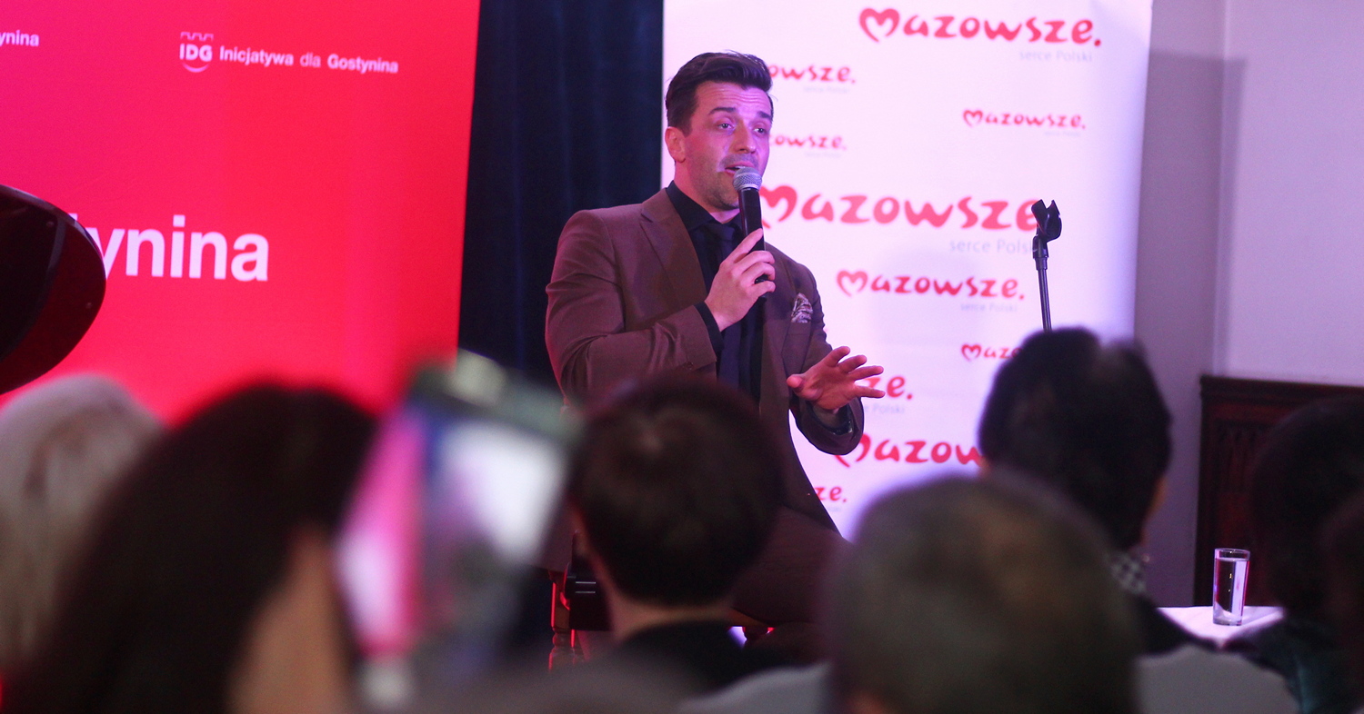 Koncert z okazji Dnia Kobiet. Rafał Szatan w romantycznym repertuarze [ZDJĘCIA]