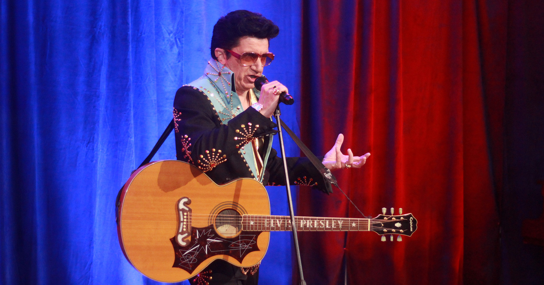 Niezwykła podróż w czasie z Elvisem Presleyem na Dzień Kobiet [ZDJĘCIA]