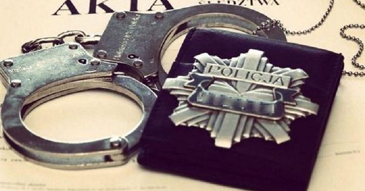 A miało być tak słodko… Złodziej czekoladek w rękach policjantów