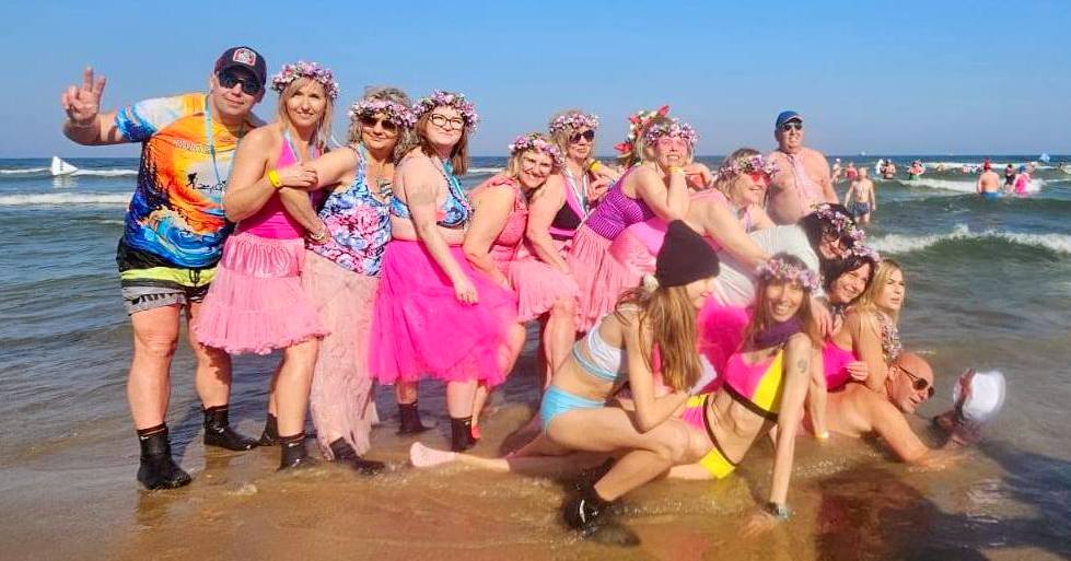 VII Zlot Morsów w Sopocie za nami – „Białe Morsy Spod Brzóz” powitały wiosnę z przytupem [ZDJĘCIA]