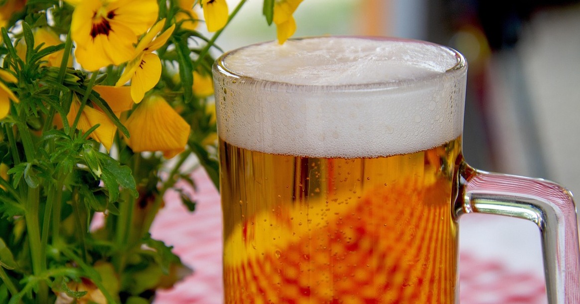 Piwo bezalkoholowe stanowi już 6,5 proc. sprzedaży browarów. Konsumenci świadomie ograniczają spożycie alkoholu