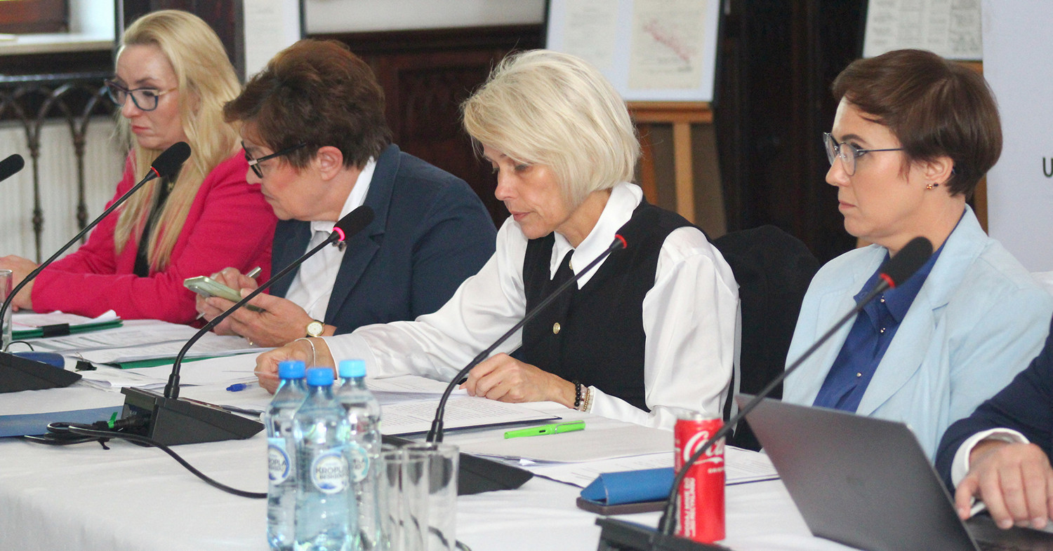 Modernizacja boiska i ulic miejskich. Sprawozdanie międzysesyjne Burmistrz Agnieszki Korajczyk-Szyperskiej