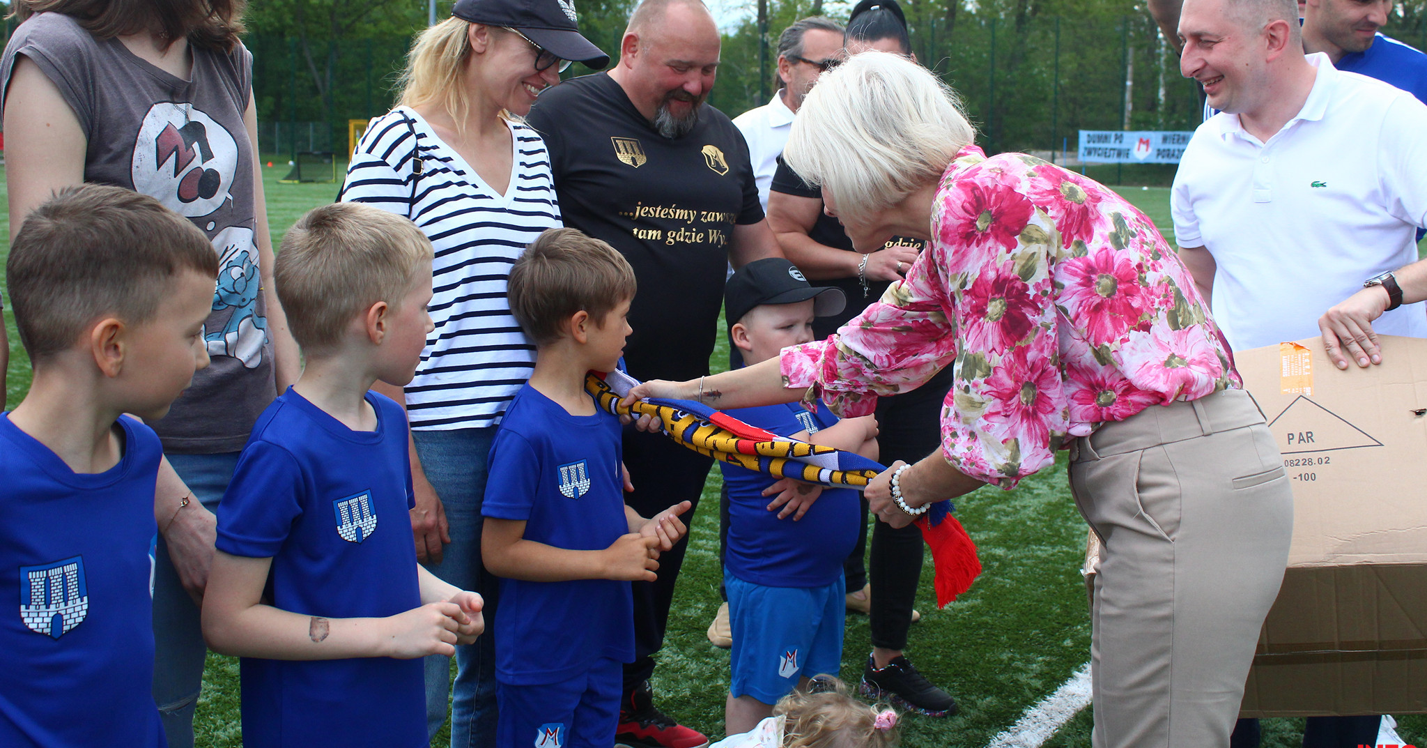 Pierwsze w historii pasowanie Małych Talentów Mazura na stadionie MOSiR [ZDJĘCIA]