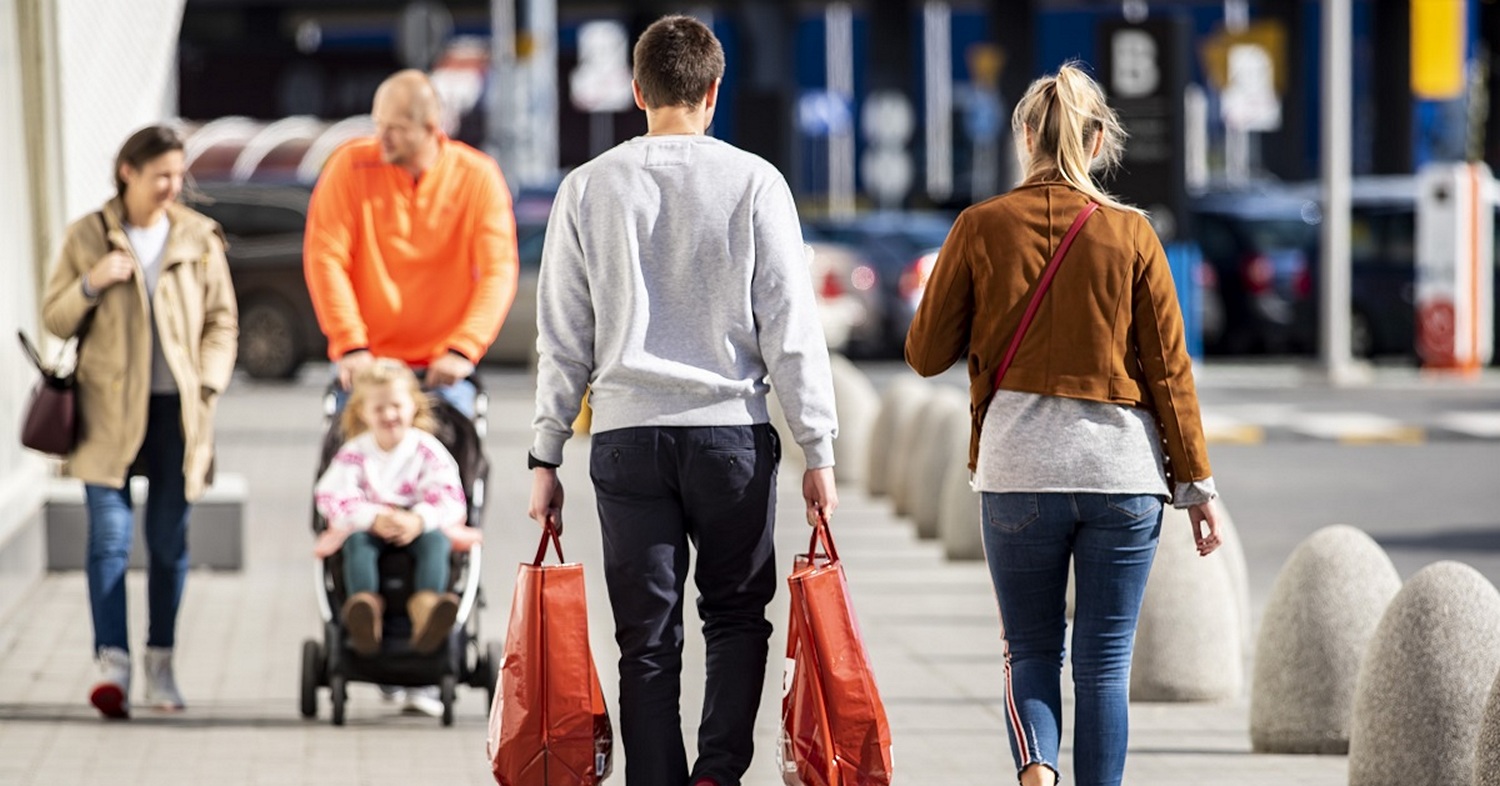 Polacy zmienili nawyki. Wciąż oszczędzają na zakupach, ale najmniej na lekach, żywności i napojach